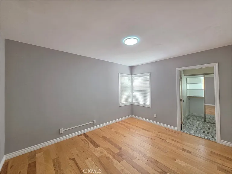 7019 Jamieson Ave — Photo 10