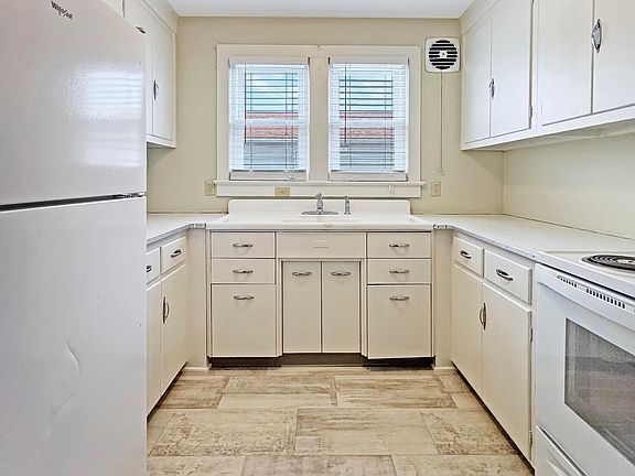 2nd image of 1737 E 3rd St APT 2B