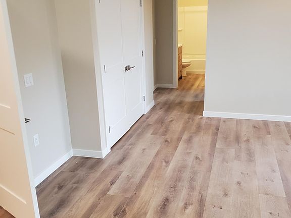 4th image of 706 Chambers Ave #5