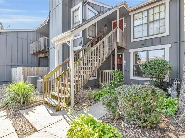 12605 W 110th Ter, Overland Park, KS 66210