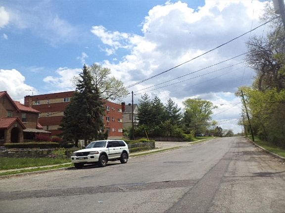 4th image of 936 Burton Ave
