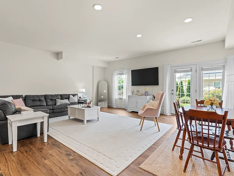 42 Polygon Pl — Photo 9