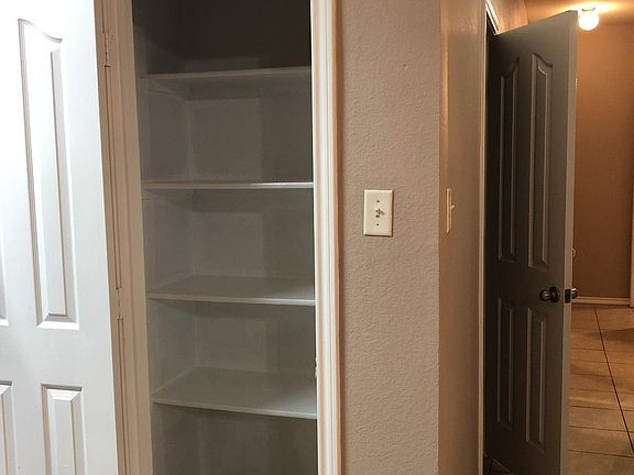 2nd image of 851 Mirabell Ct
