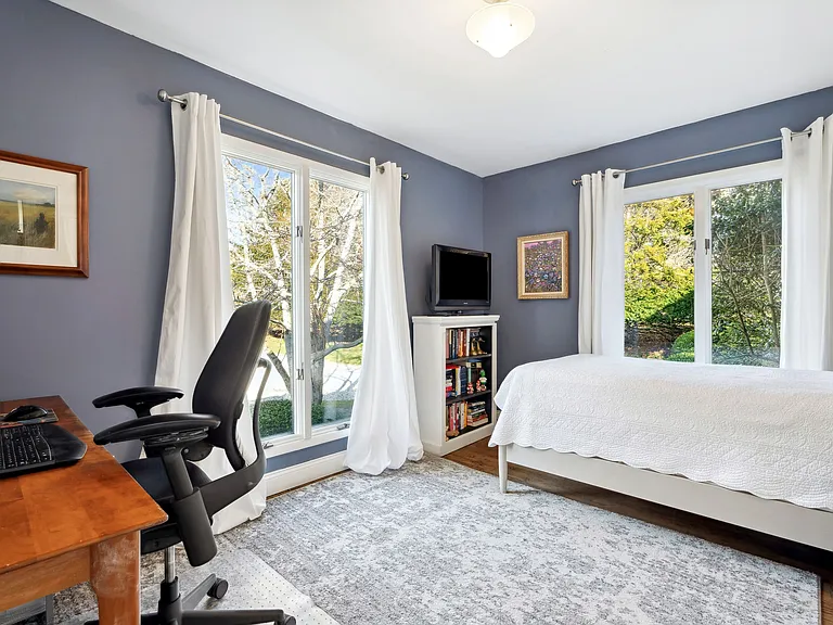 686 Hill St — Photo 10