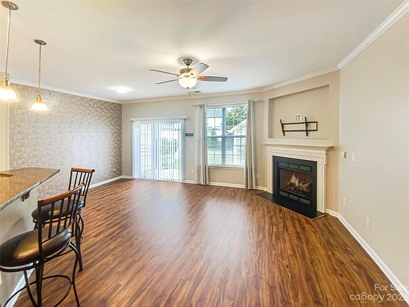 3rd image of 8048 Lynwood Sq