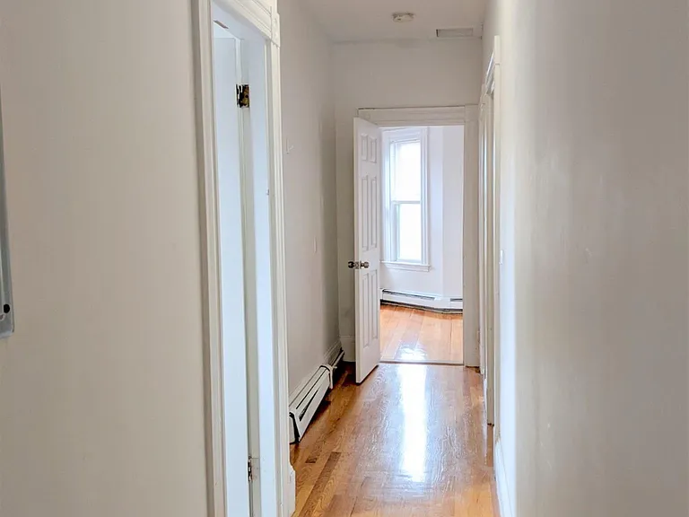 392 Washington St — Photo 14