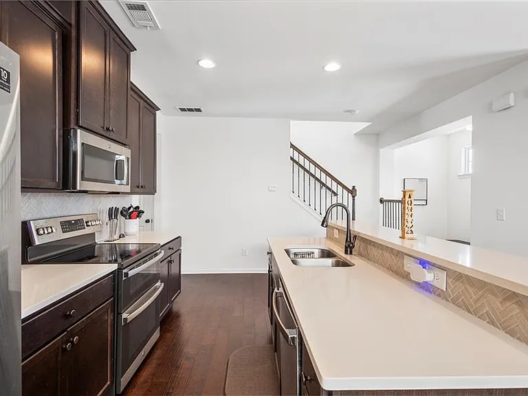 869 Venture Way SW — Photo 8
