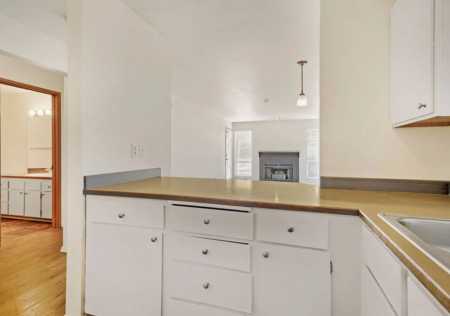 7020 Lynnwood — Photo 2