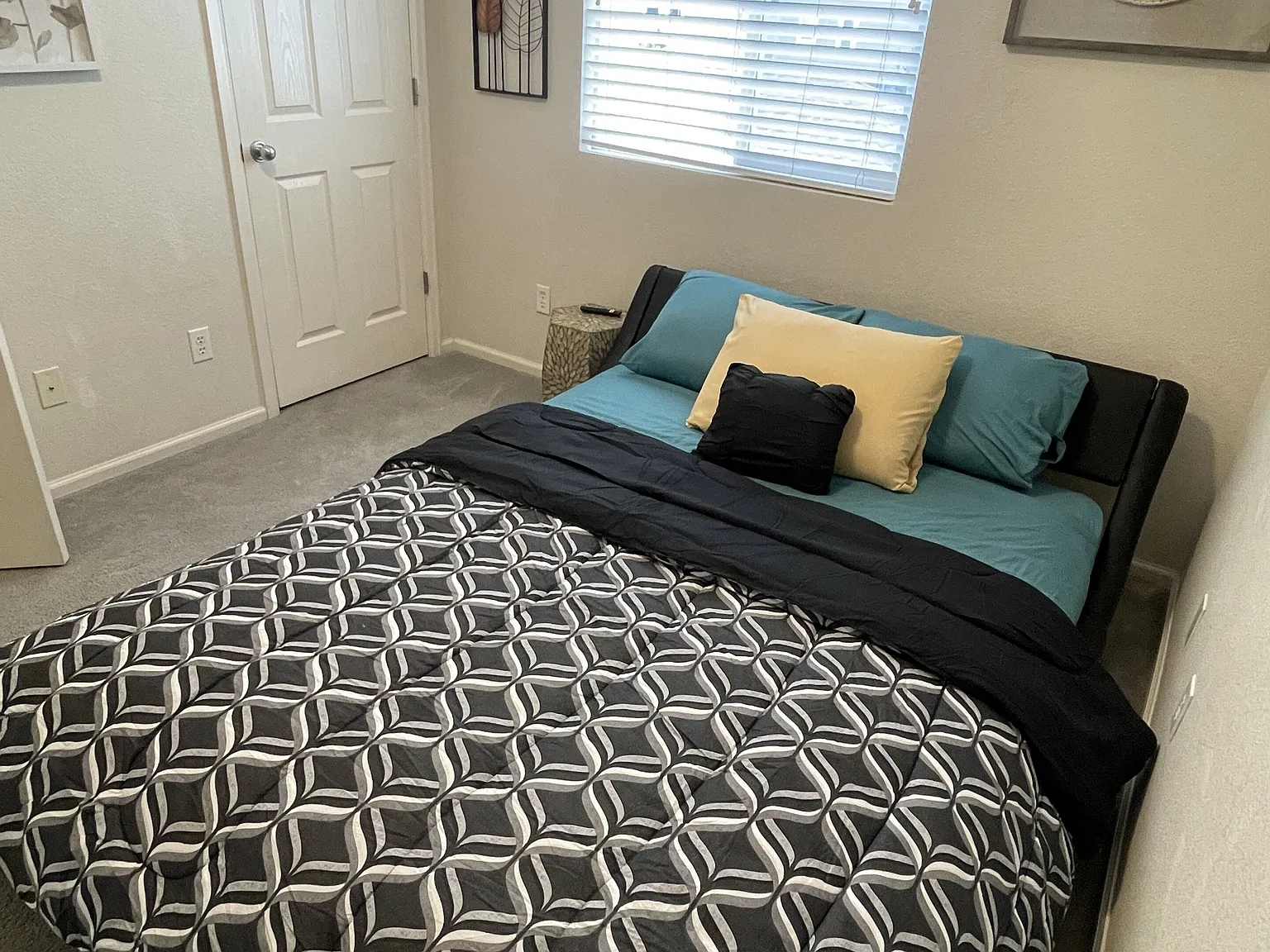 3 bed, 1400 sqft, $4,300 — Photo 2