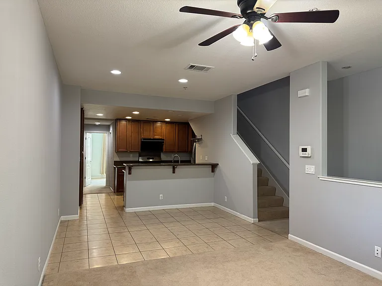 2214 Beech Cir — Photo 2