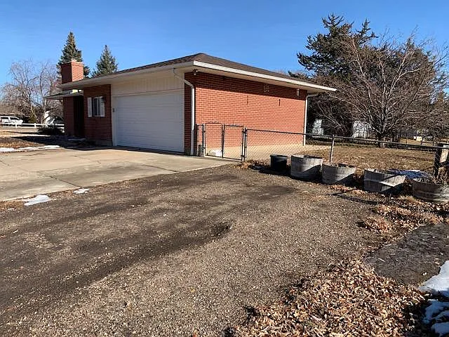 2441 W Elizabeth St — Photo 3