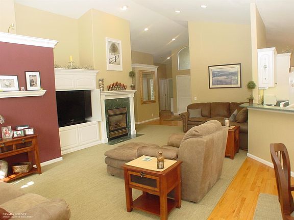 4th image of 23156 Lone Pine Dr