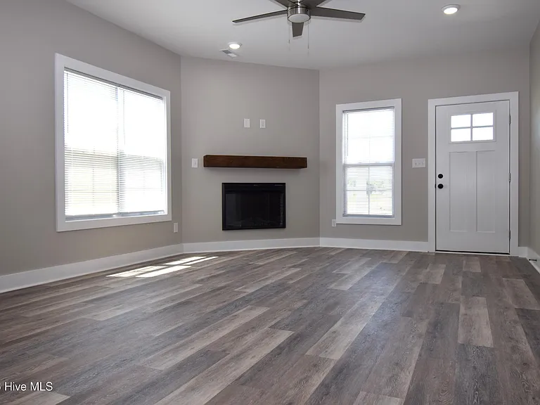 625 Abigail Taylor Dr #B — Photo 2