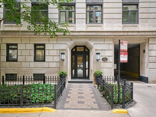222 E Chestnut St APT 5B, Chicago, IL 60611