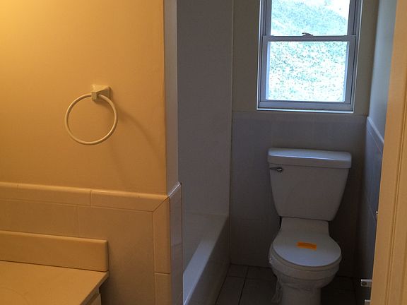 5th image of 146 Wright St