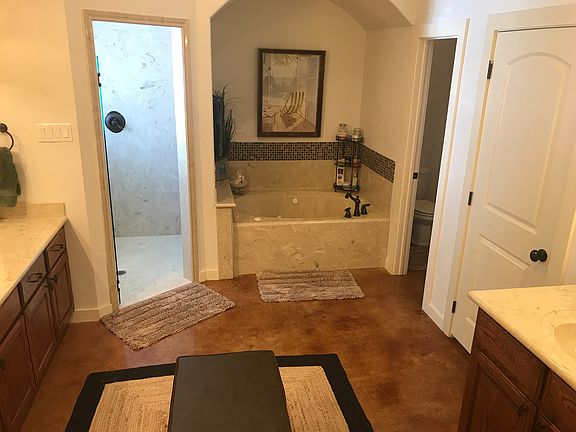 4th image of 205 Sunday Dr