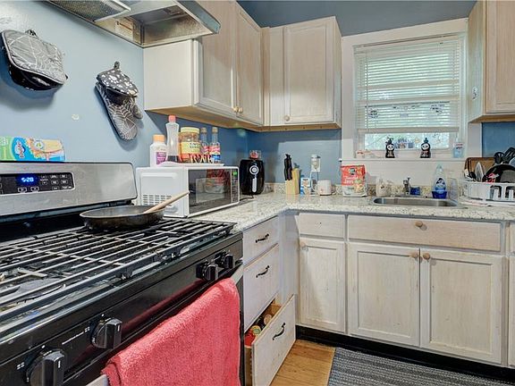 5th image of 73 Boyden St