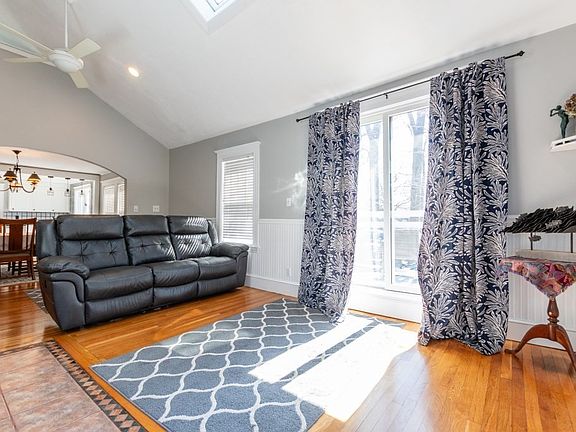 5th image of 169 Walker Rd Floor 2