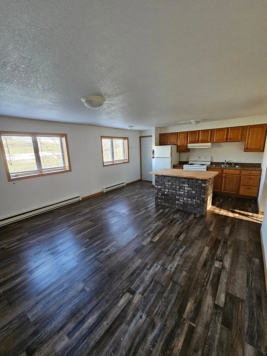 Building Photo - 1260 Oakview Dr #1