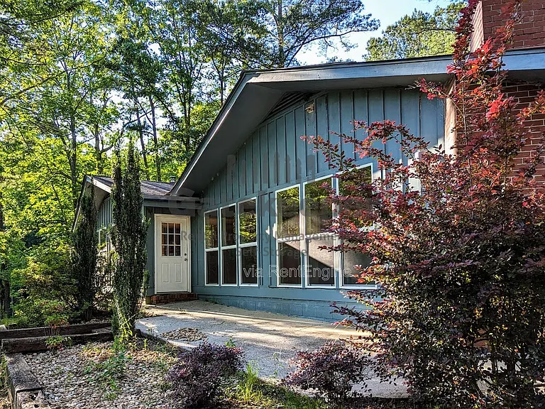 1096 Boone Rd — Photo 5
