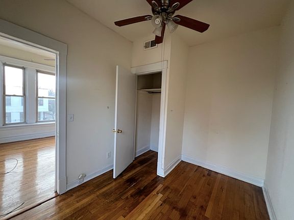 4th image of 2401 W McLean Ave #3
