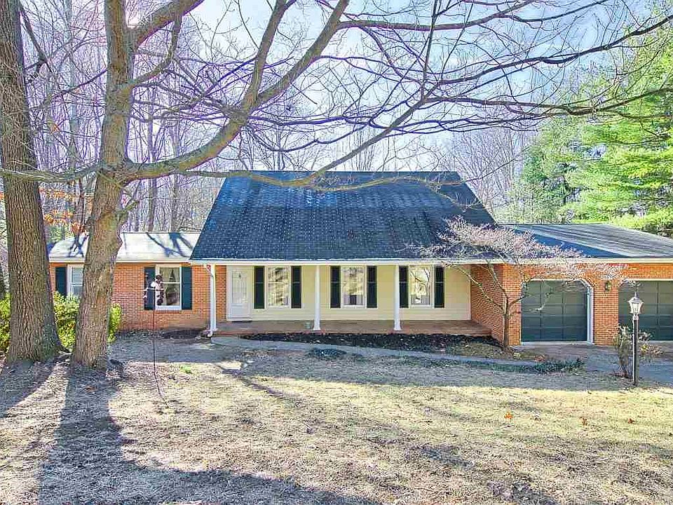 1st image of 205 Pine Dr