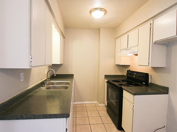 3rd image of 1905 W Morton St