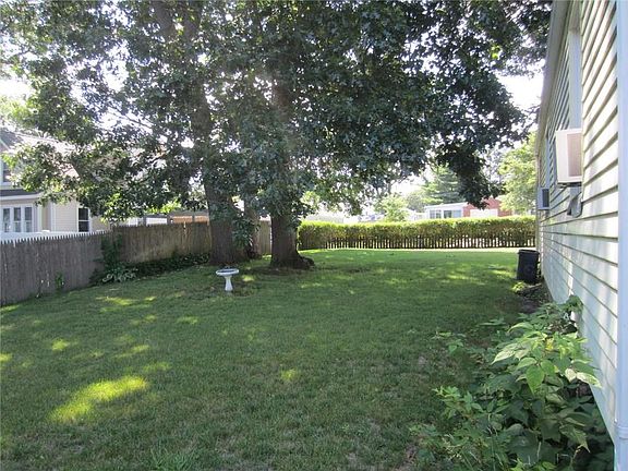 3rd image of 94 Iroquois Dr