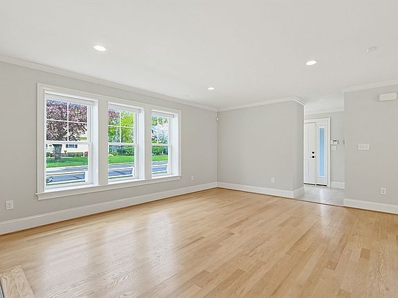 5th image of 1362 Great Plain Ave #1
