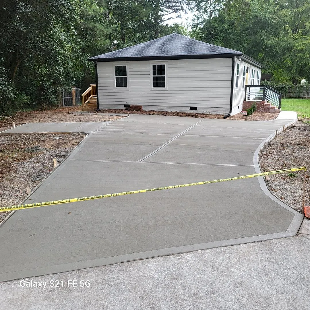 1501 Avondale Dr — Photo 4