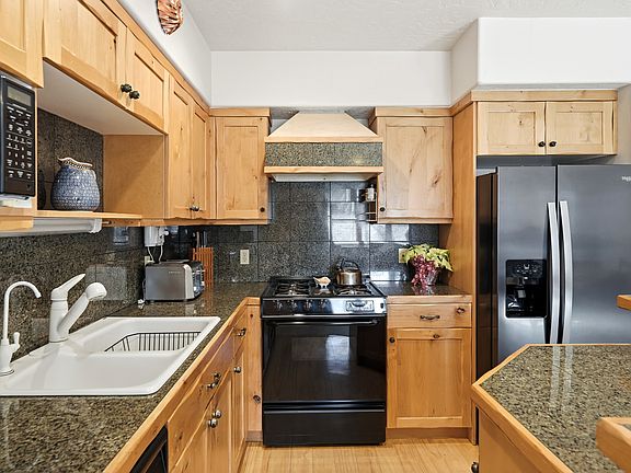 2nd image of 720 Deer Valley Dr Unit 2