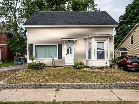 2nd image of 4 Cocheco Avenue