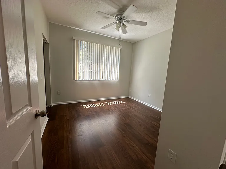 2210 Myrtlewood Cir E — Photo 22