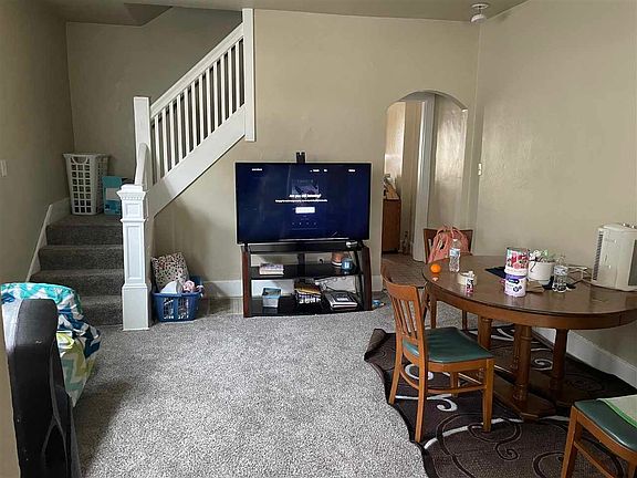 3rd image of 2212 Glen Ct