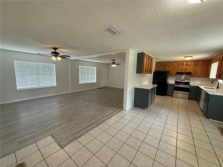7662 Simmons Dr — Photo 3