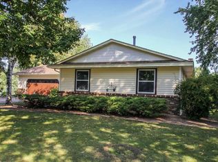 3975 Gresham Ct N, Oakdale, MN 55128