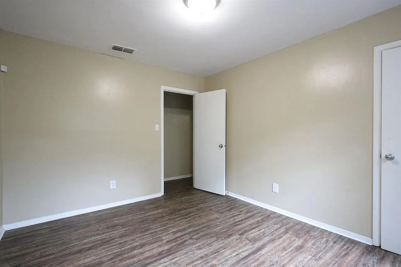 3268 Powell Ave - Powell Ave. Duplex — Photo 2