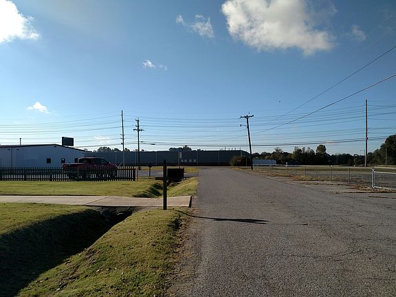 5th image of 120 Everett Ave