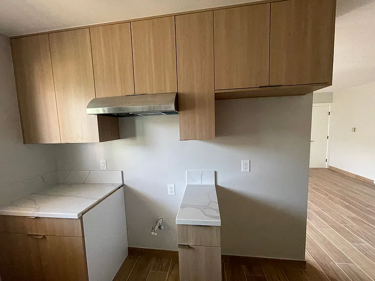 1819 S Manhattan Pl — Photo 7