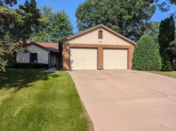1016 Baxter Ln, Freeport, IL 61032