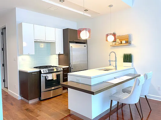 Sold by Modern Spaces | media 5