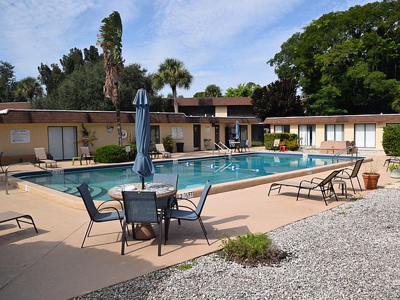 2nd image of 205 Palmetto Ave APT 204