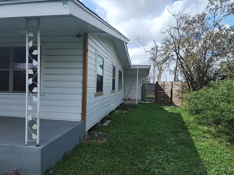 9021 Lomax St — Photo 5