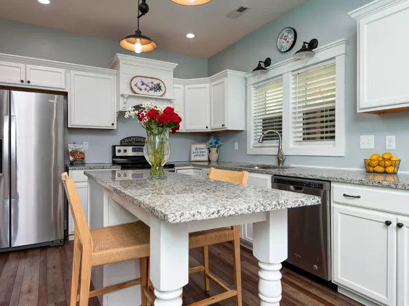 1876 N Robberson Avenue, Springfield, MO 65803