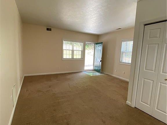 5th image of 5004 N Oakridge Cir #201