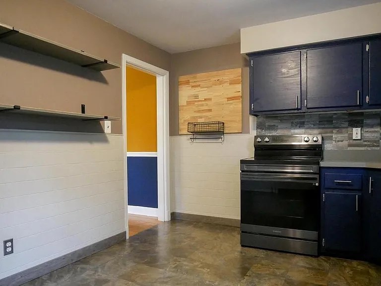 26015 Woodfield Rd — Photo 10