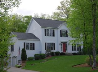 22 Farrwood Dr, Hooksett, NH 03106