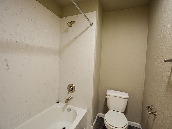 3rd image of 2675 La Crescenta Dr #242