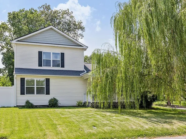 1297 River Oaks Dr, Norfolk, VA 23502
