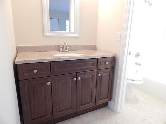 3rd image of 10155 Twin Lakes Dr